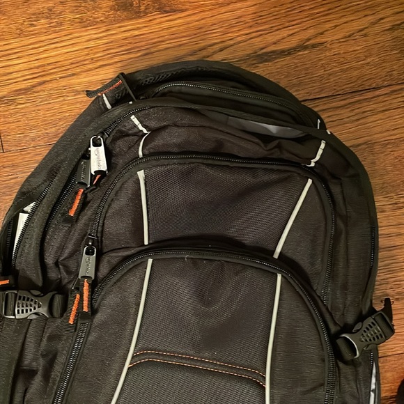 Amazon Basics Laptop Backpack Fits Up to 17-Inch Laptops, Black - Picture 5 of 8